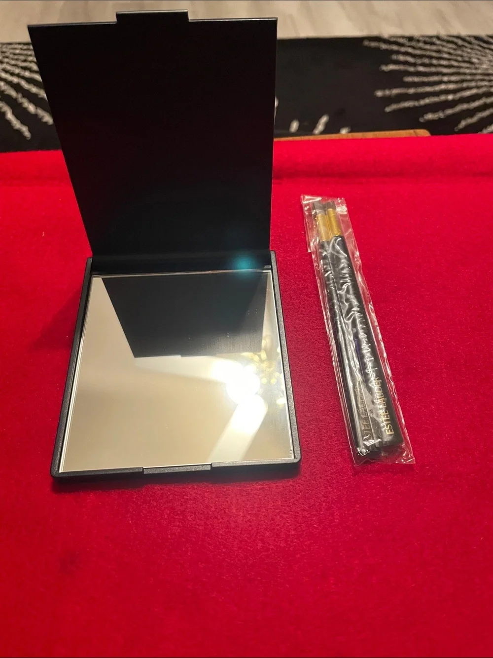 Estée Lauder 2pc Brush Set & Purse Travel Cosmetic Mirror